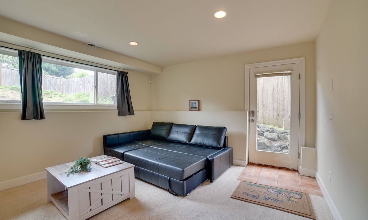 Greenwood Apartment | Near Public Transit & Walkable! Airy Seattle Apt