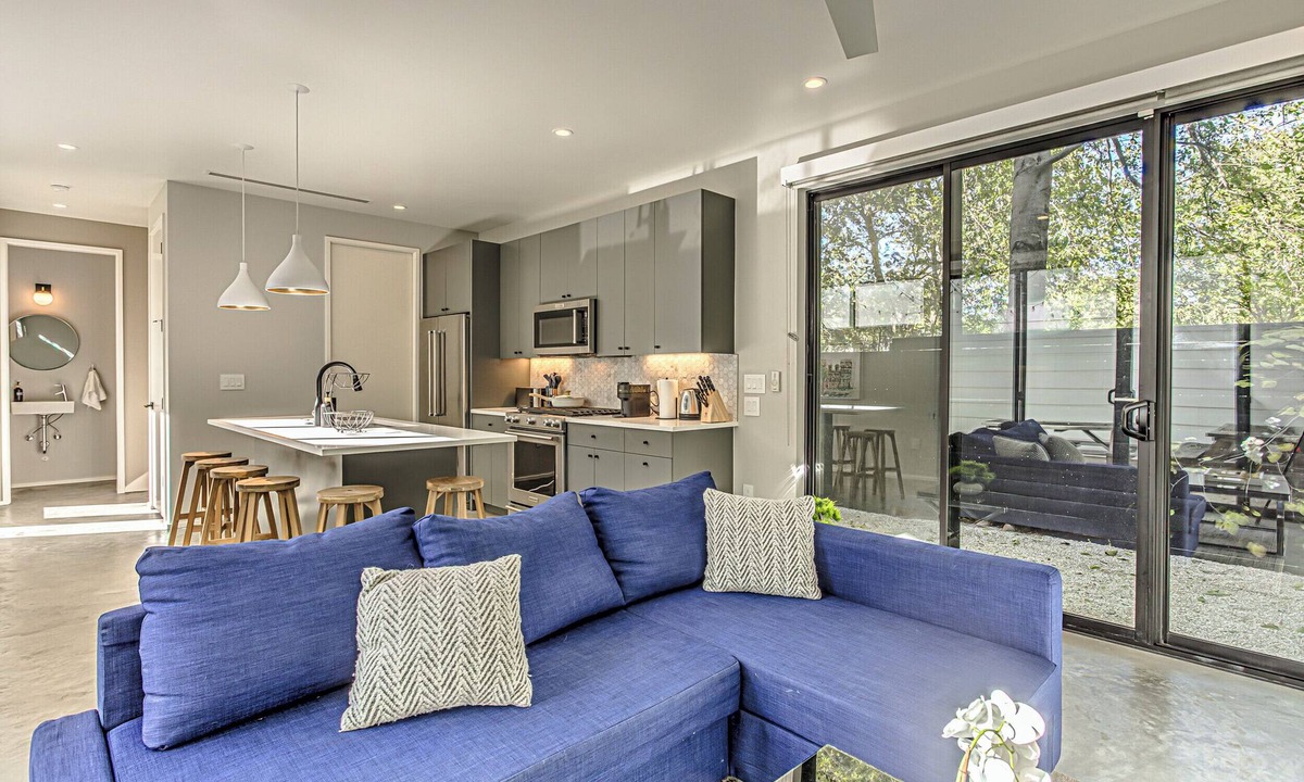 Bouldin House | New 2 BDRM Home I Mins to DT Walk to Shops & More