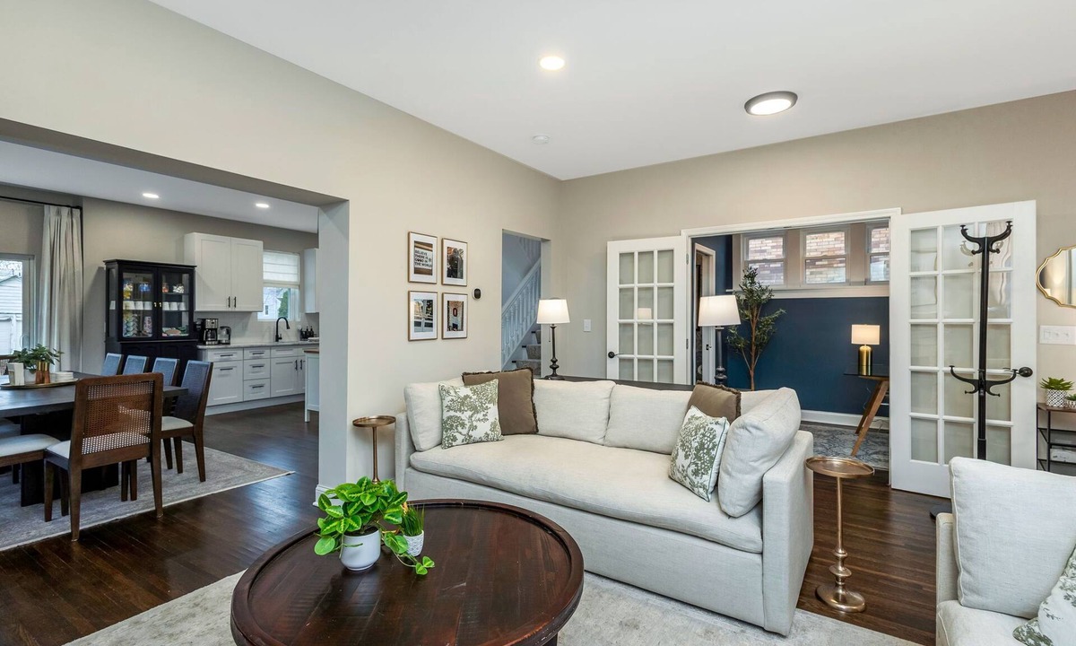 Old North Columbus House | NEW Comfortable OSU Home Sleeps 10 Walk to Campus/Stadium Free Parking for 4