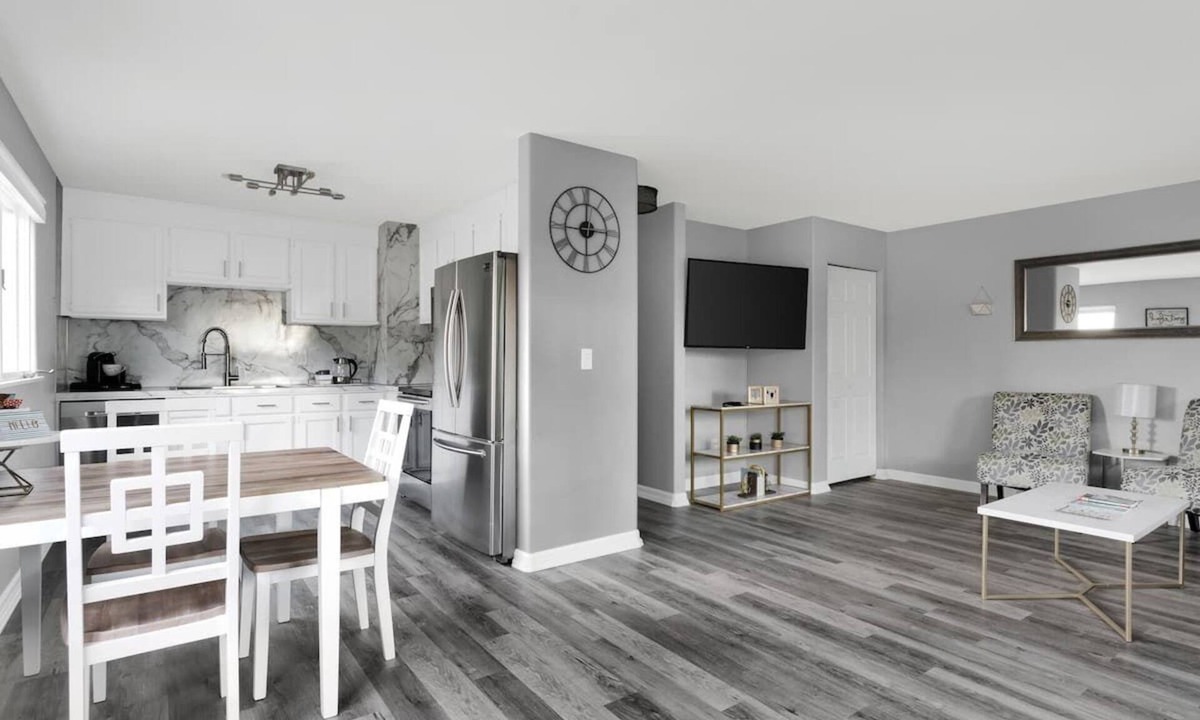 North Star Apartment | New remodeled unit next to Downtown at Westchester