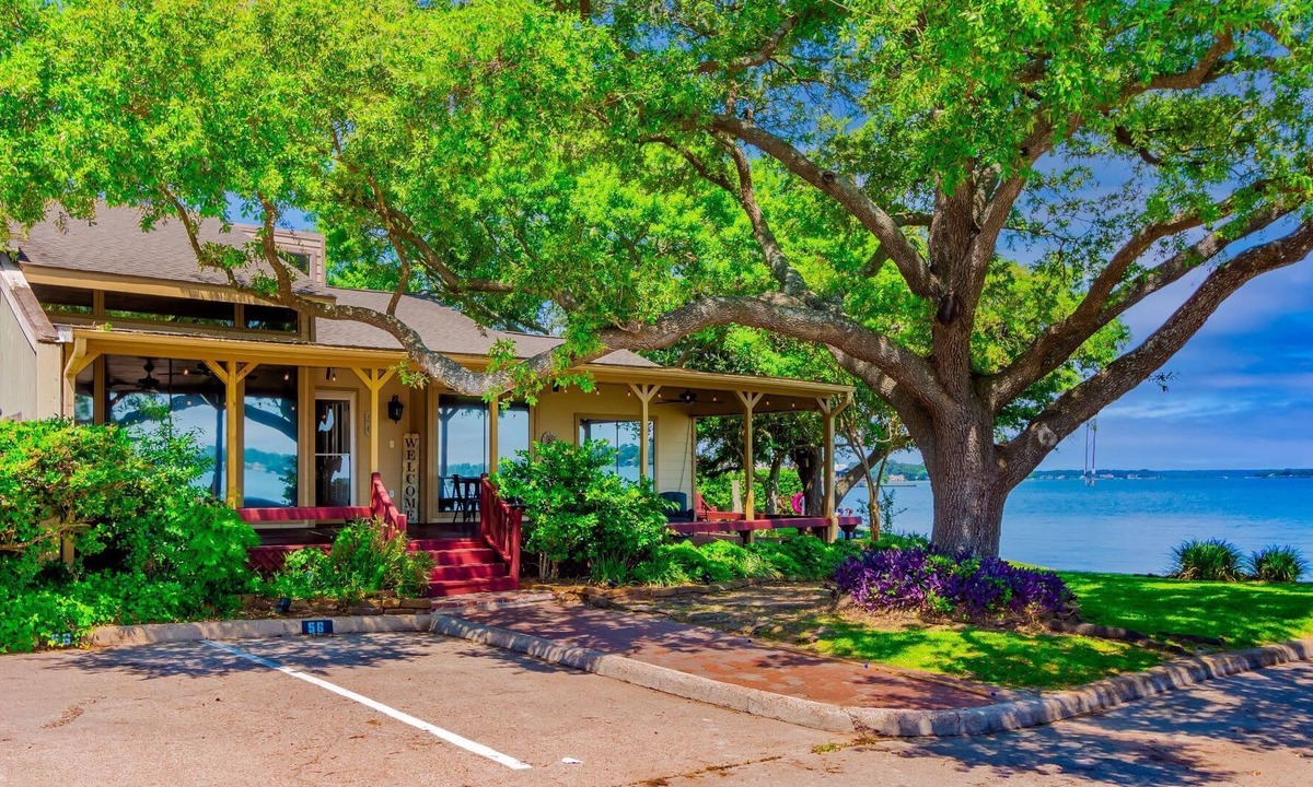 April Sound House | NEW! Waterfront, Wrap-Around Deck, Stunning Lake Conroe View, Spacious, Grill, King Bed