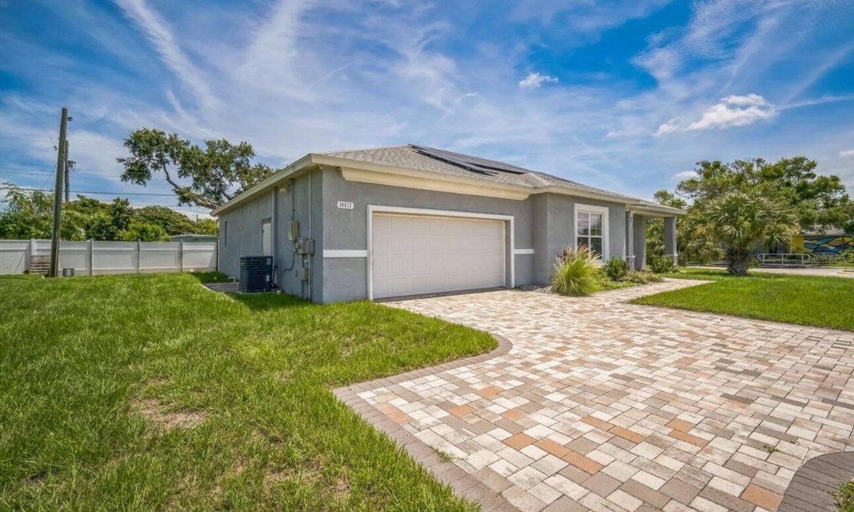 Jasmine Lakes House | Newer Construction Home in Port Richey, High Ceilings Screened Lanai & Lake View