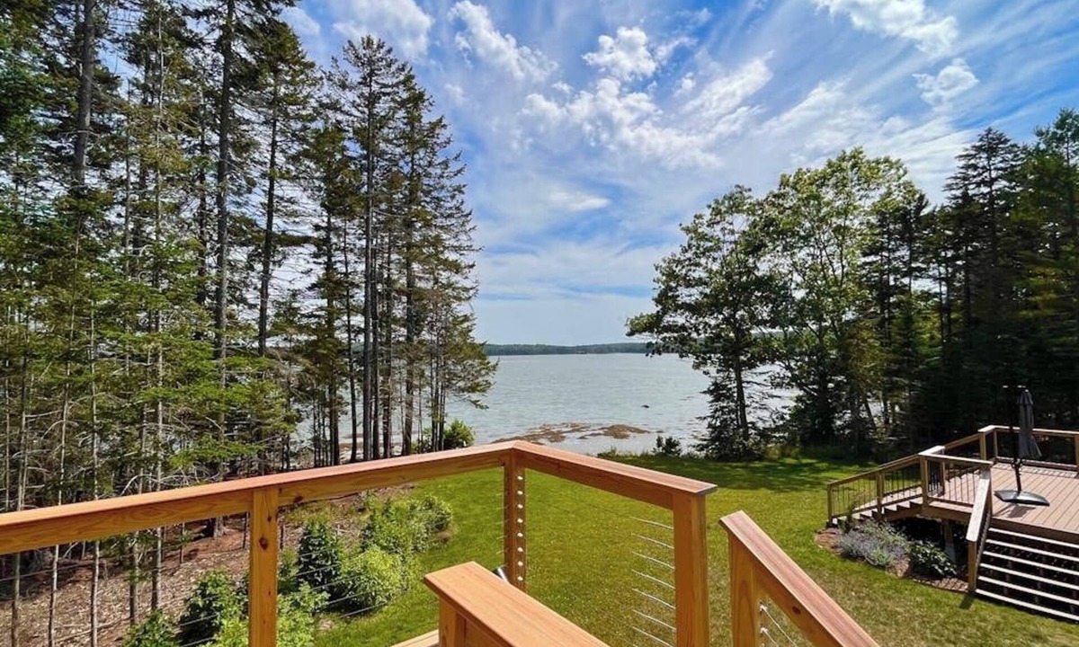 Waldoboro Apartment | Newly-built waterfront home with fast WiFi, furnished deck, & washer/dryer