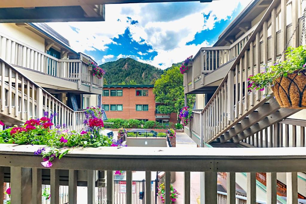 Aspen Hotel | Newly Renovated Condo with Hot Tub - Excellent Downtown Aspen Location