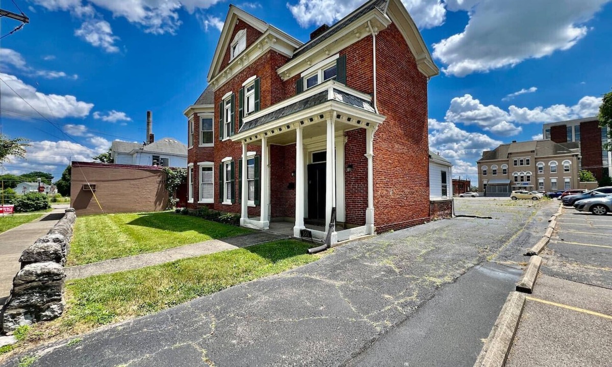 Lindenwald House | Newly Renovated Historic mansion 8 Bedrooms