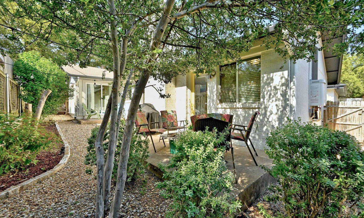 Balcones Terrace House | Nicely Updated 1200sf 2br/2ba in Excellent Location!