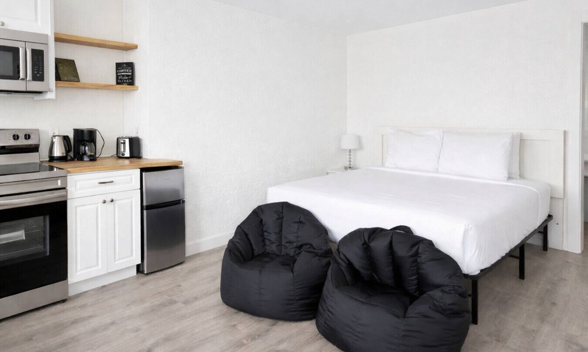 Forks Apartment | North Sunrise Studio - Retreat in Forks