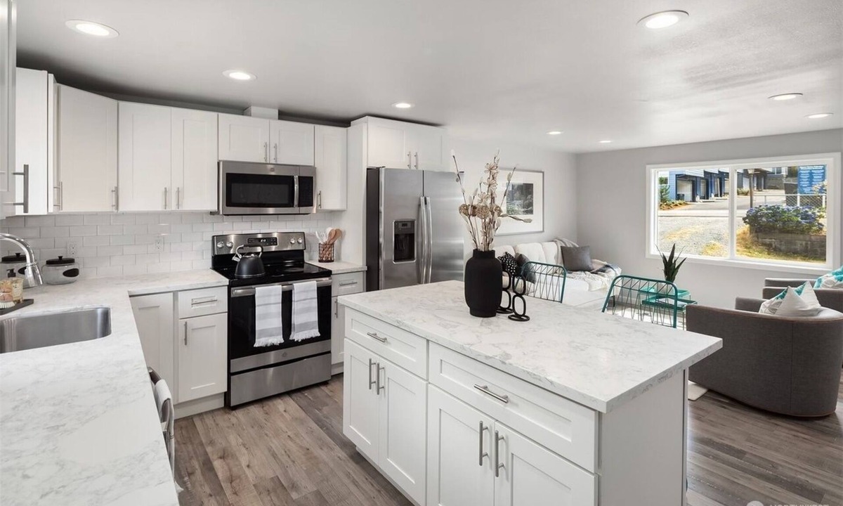 Shoreline House | Northside Seattle 4 bedrooms Comfort House-Easy Access I-5, Light Rail Station