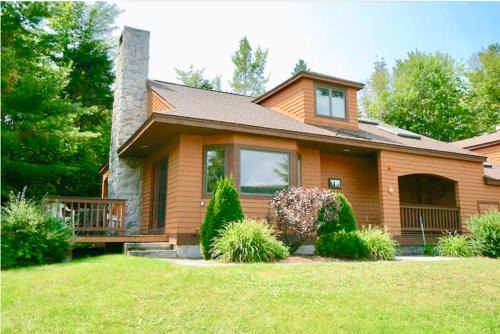 Carroll Villa | O8 Renovated Forest Cottage Townhome with great Mt Washington views fast wifi Walk to skiing