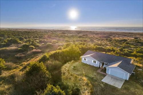 Ocean City House | Ocean Front Clamming Game Room Large Deck