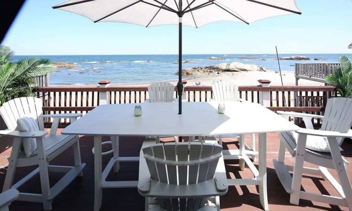 Minot House | Ocean front Scituate Minot Beach Front Sleeps 11