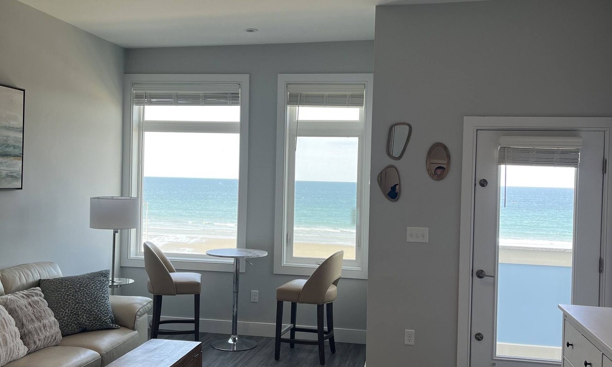 Hull House | Ocean front Studio across from beach