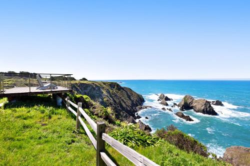 Philo House | Oceanfront Elk Cottage - Deck Views & 7 Acres