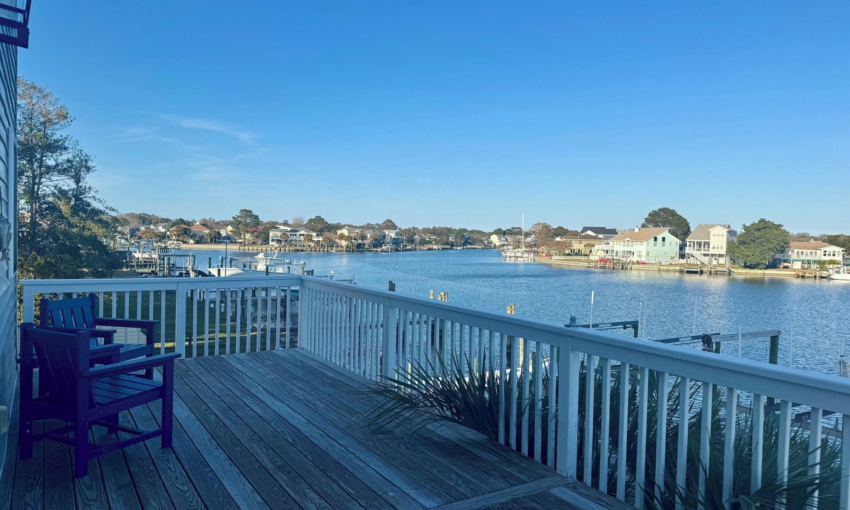 Colington Harbour House | Odyssey at Collington Harbour – Waterfront with Dock + Boat Lift 5BR