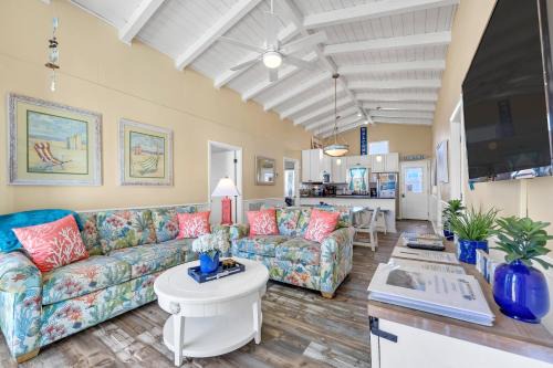 Ocean Isle Beach House | OIB23 Starfish Cottage