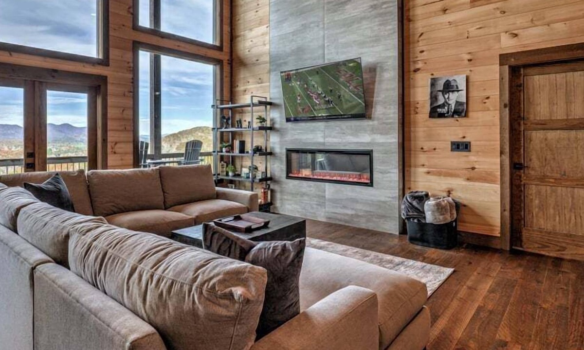 Ridgeline Vistas Cabin | Old Chicago - Al Capone Themed Experience, Views for Days, Dogs Welcome