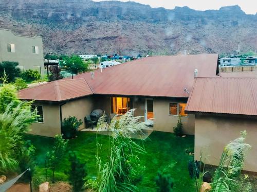 Moab South Valley House | Oleander Place