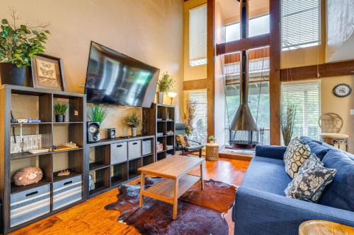 Point Venture House | On Golf Course! Resort-Style Lago Vista Retreat