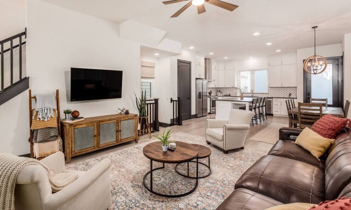 Downtown Columbus House | Open Floor Plan | Office | Patio