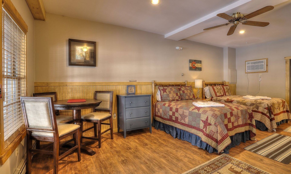 Oquossoc Hotel | Oquossoc Suite #2 | A/C