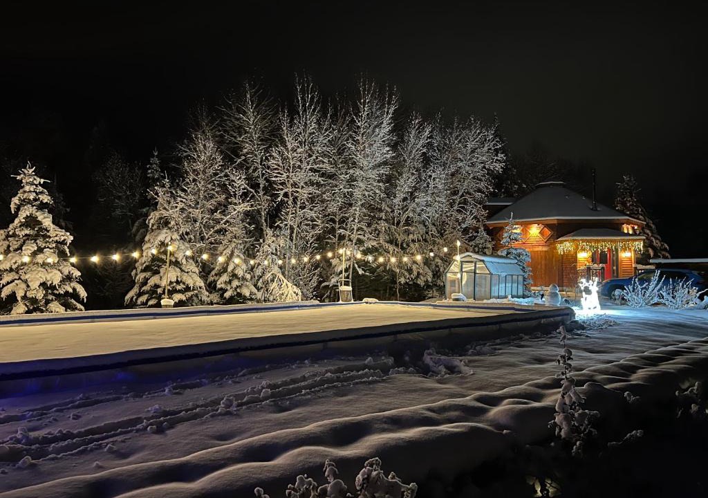 Carroll Villa | OR Luxury yurt-like home in Bretton Woods with private beach firepit AC fishing and trails