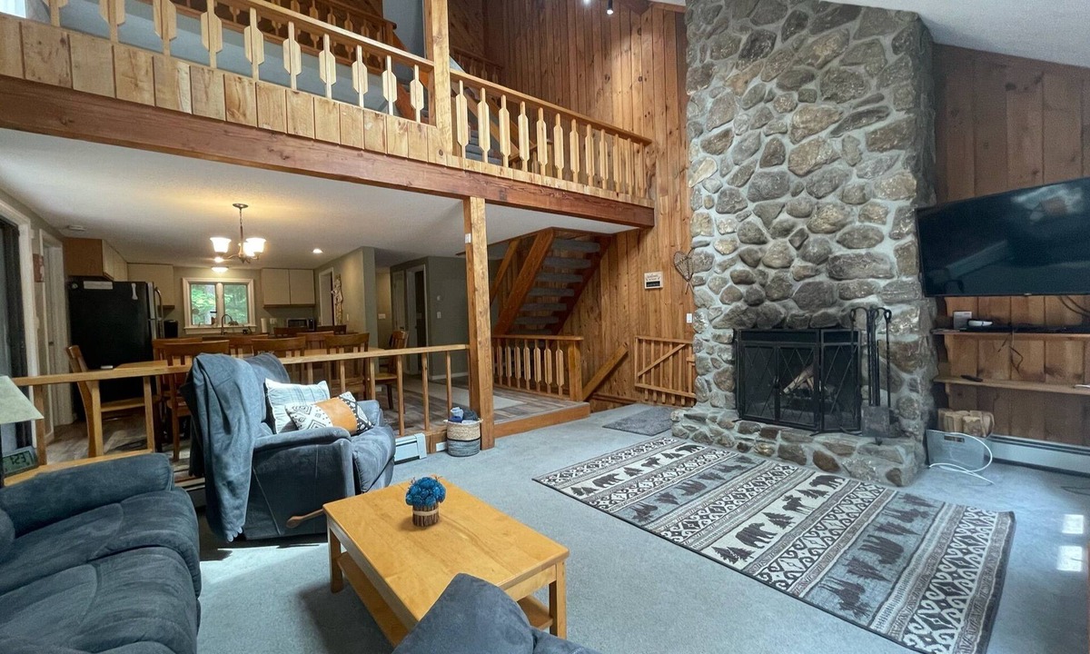 North Conway House | Oversized Townhouse - Minutes to Storyland and downtown North Conway!