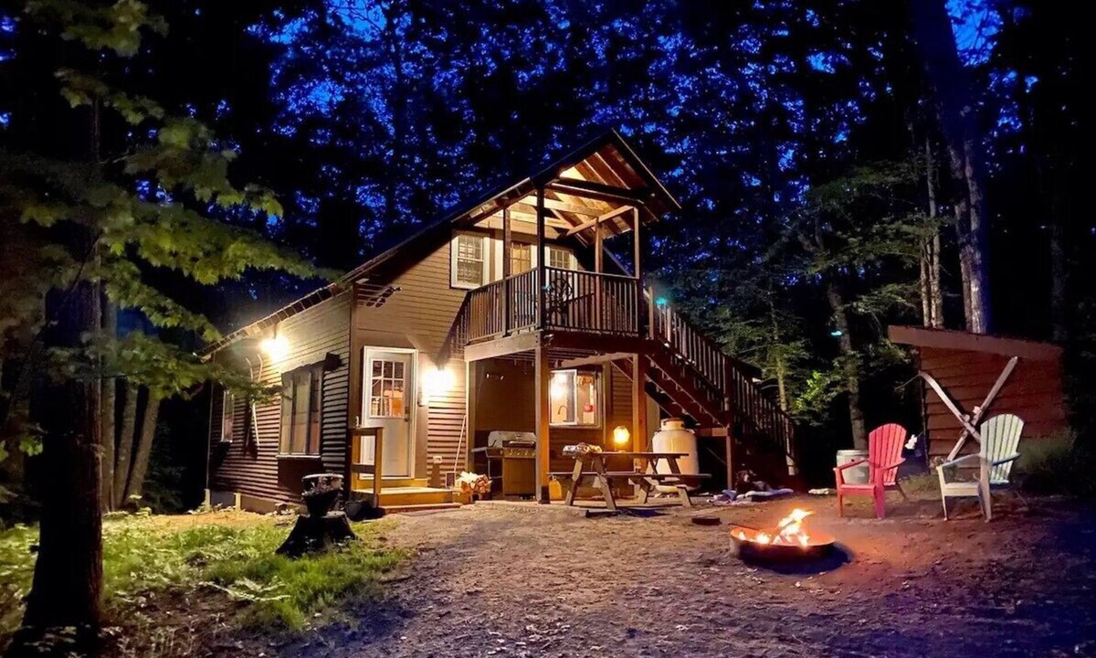 North Conway Cabin | Owl-Pine Ski Lodge: Rustic Cabin w/Hot Tub
