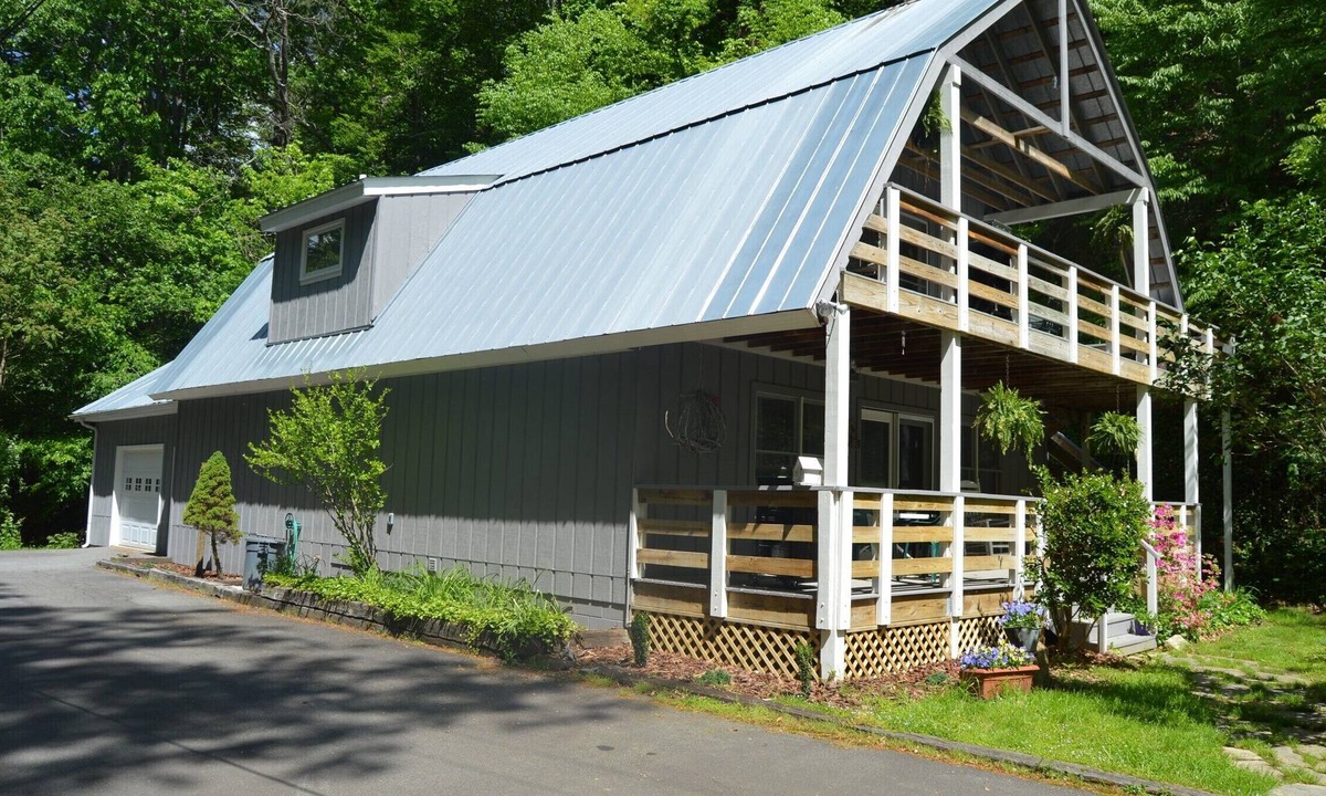 Weaverville Cabin | Ox Glen Coach House, Creekside