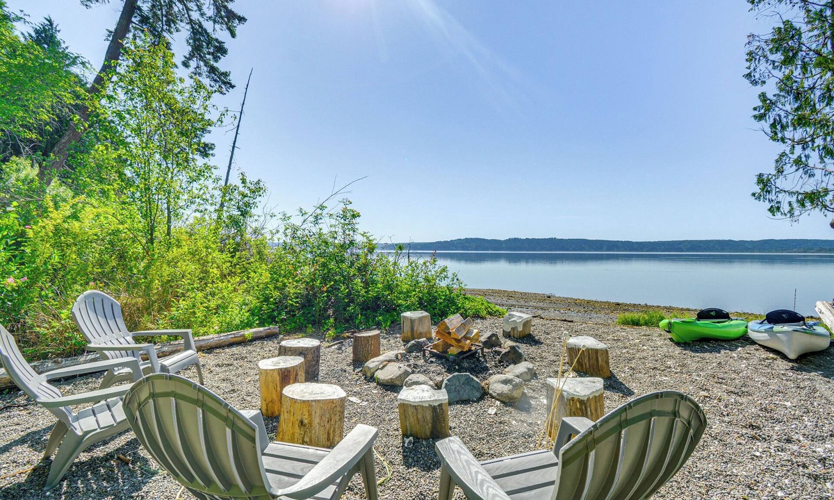 Potlatch Cottage | Oyster Haven: Private Oyster Beach W/kayaks