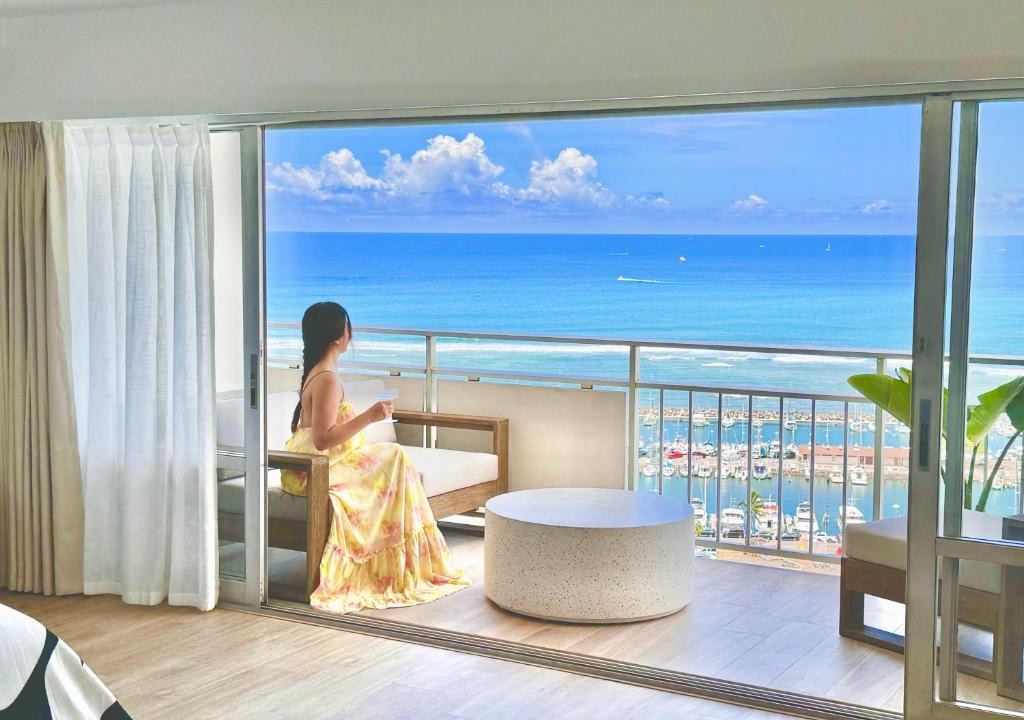 Waikiki Apartment | Panoramic Oceanview Resort - Full Kitchen in Each Unit, 2 Swimming Pools, Onsite Restaurants, Fireworks Every Friday