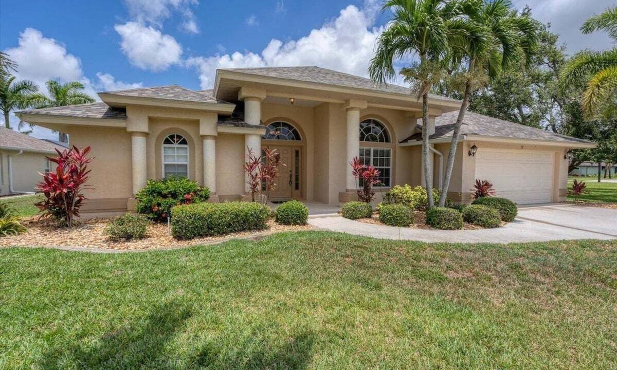 White Marsh House | Paradise Found - Enjoy sunny afternoons in this beautifully decorated pool home