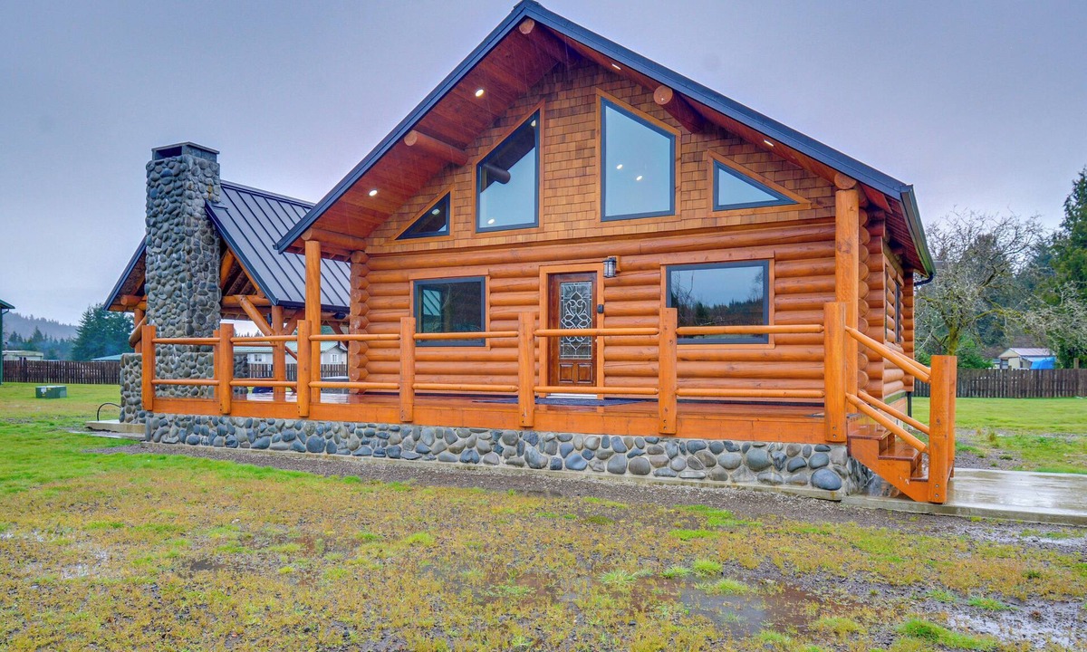 Forks Apartment | Pavilion w/Hot Tub! ‘Trybett Cabin 2’ in Forks