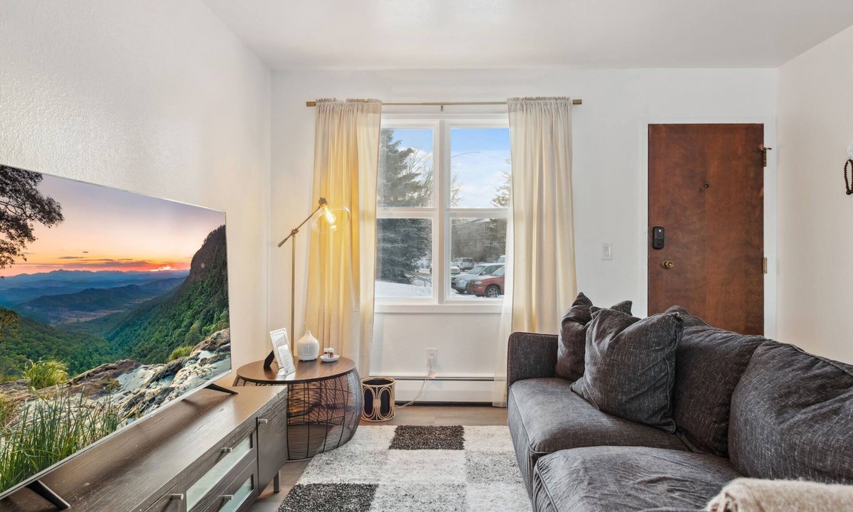 Turnagain Apartment | Peaceful 1-bedroom apartment in charming Anchorage near downtown