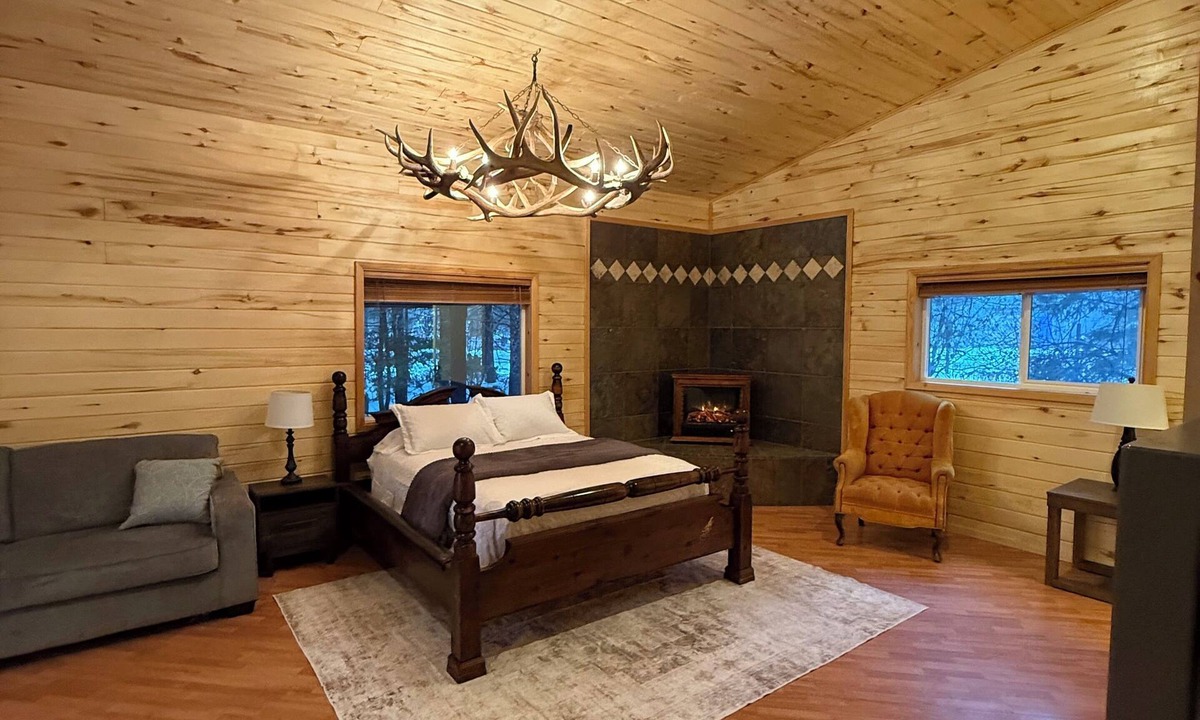 Bear Creek House | Peaceful 2 Bedroom 2 Bath Bear Creek Family Retreat with River Views. Sleeps 8.