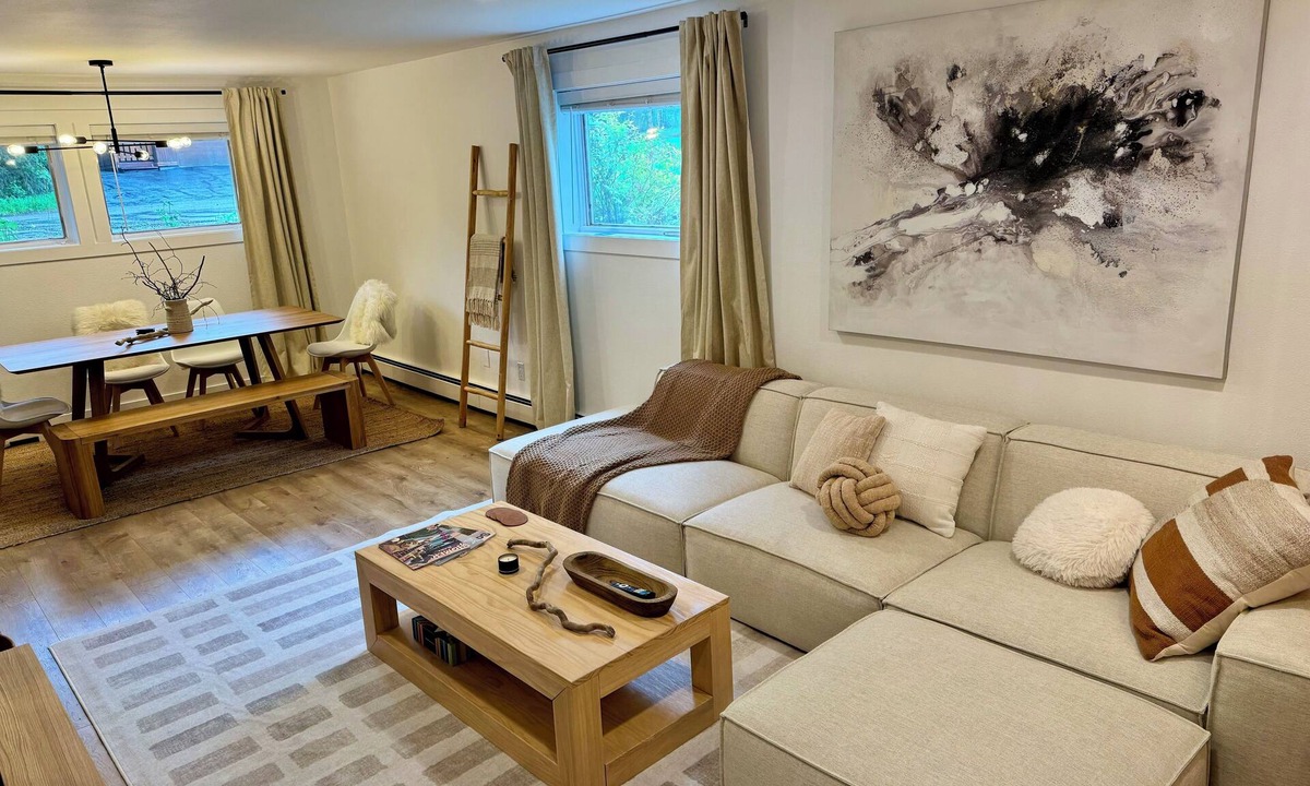 South Addition House | Peaceful 7BR Gathering House in Anchorage - Sauna - Perfect for group getaways