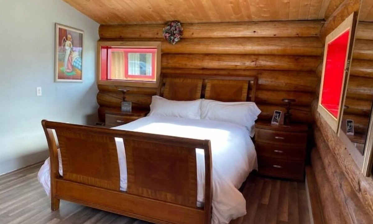 Big Delta Cabin | Peaceful cabin on gravel pits