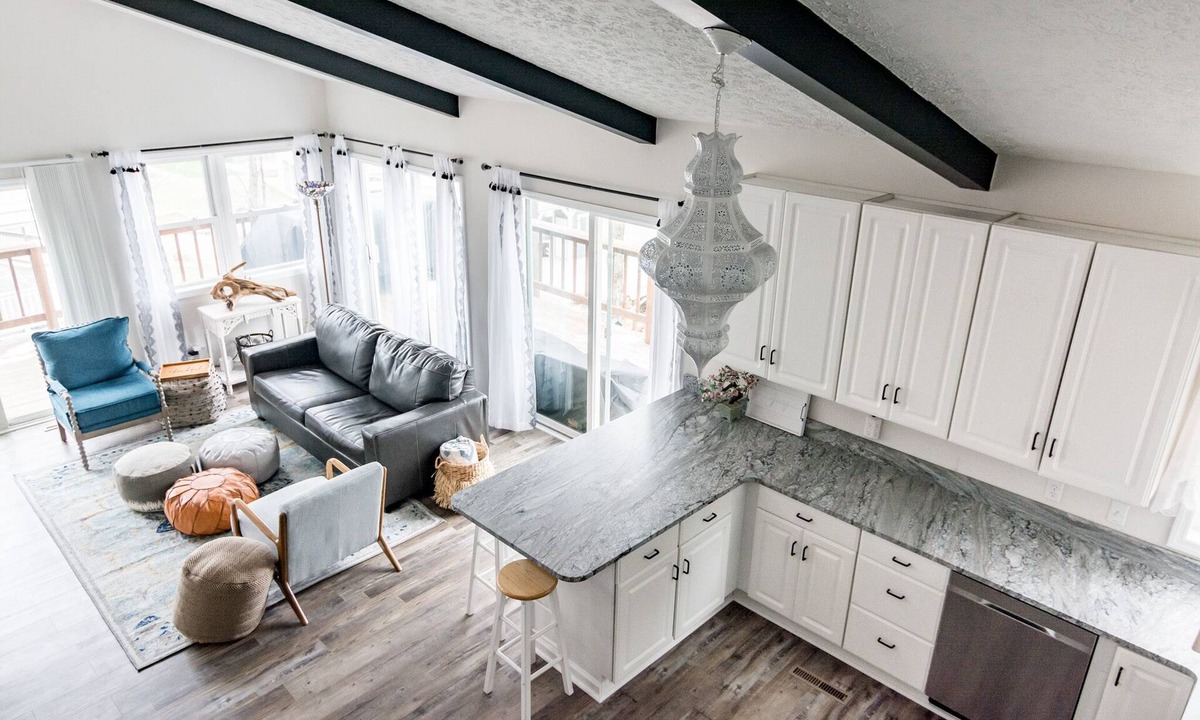 Howard House | Peaceful Lakefront Getaway with Ping Pong on Apple Valley Lake