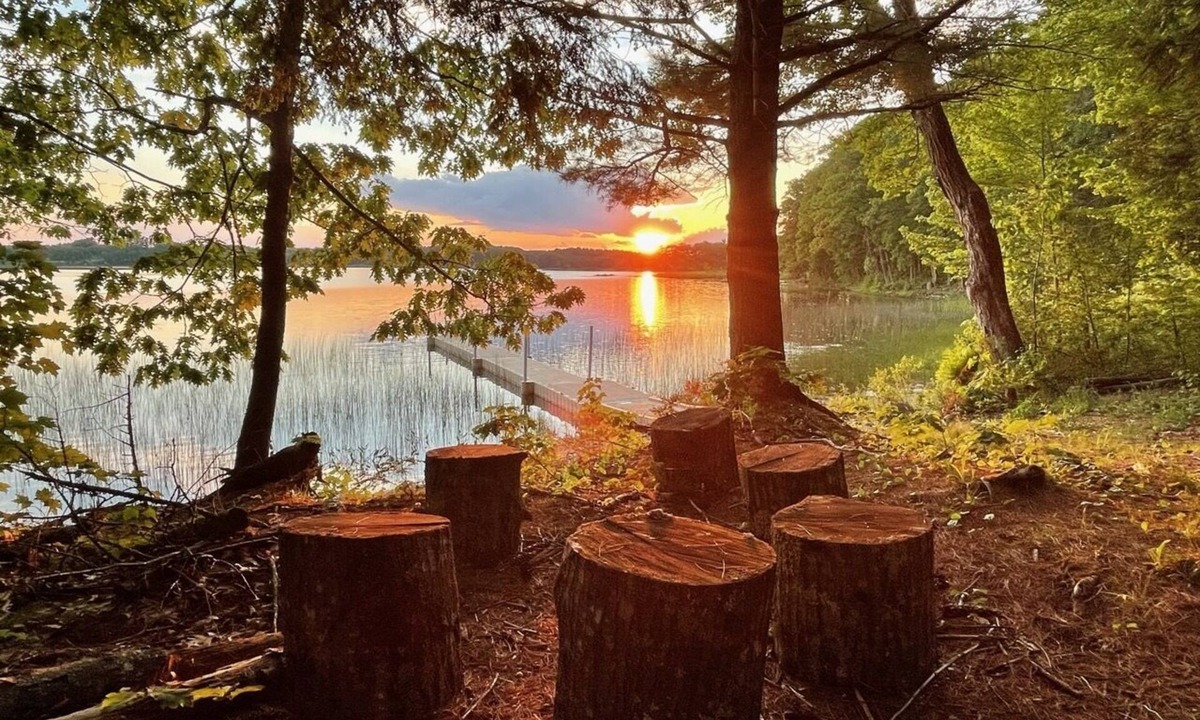 Waldoboro House | Peaceful Lakefront Refuge in the Woods