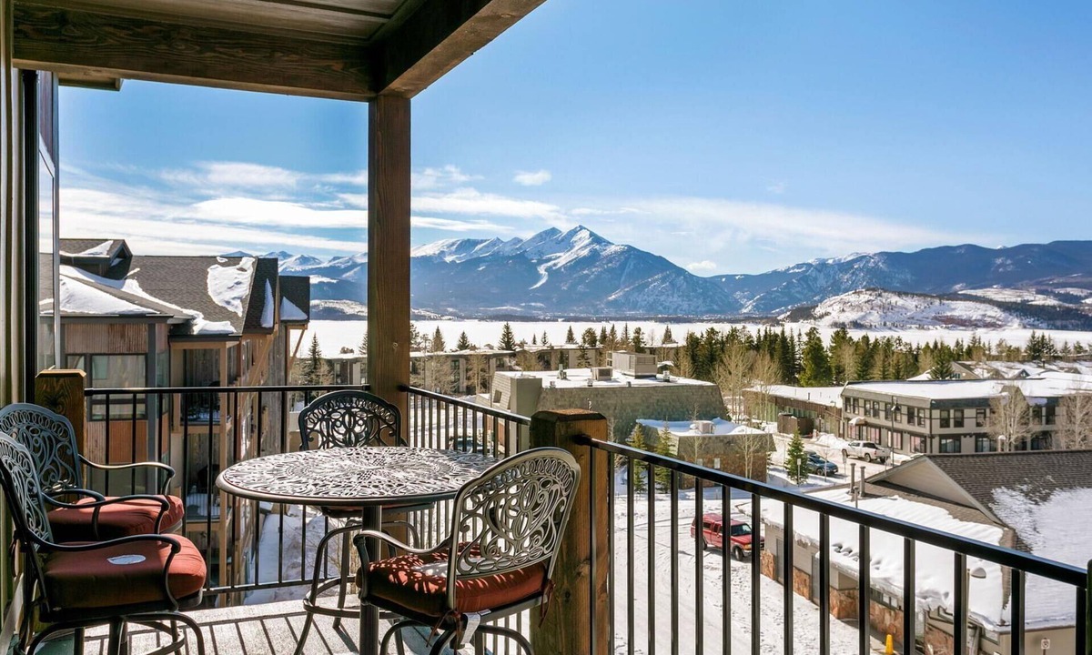 Dillon Condo | Penthouse Ski Retreat |Breathtaking Lake & Mountain Views |Fireplace |Garage |Shuttle to 6 Resorts