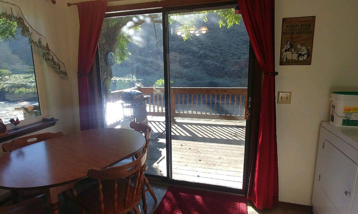 Riggins House | Perfect Riverfront Getaway!