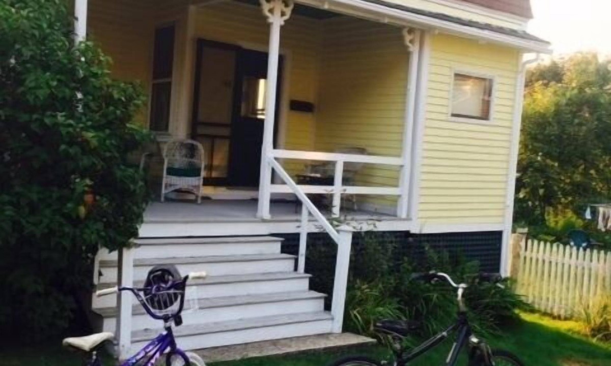 Peaks Island Cottage | Perfect Vacation Cottage, Filled with Sunshine and Laughter.