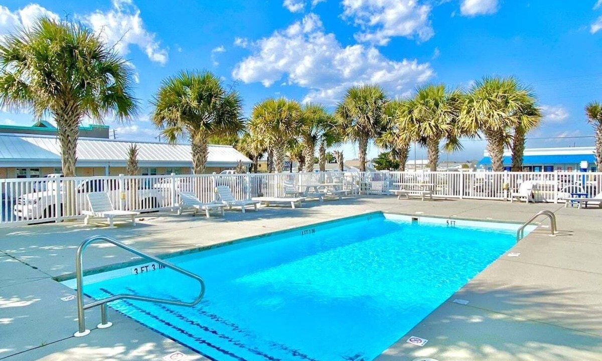 Atlantic Beach Hotel | Pet-friendly, 3 Blocks to Beach, Pool, #206