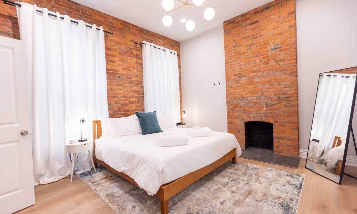 Victorian Village Apartment | Pet Friendly | Close to OSU | Walk to High St