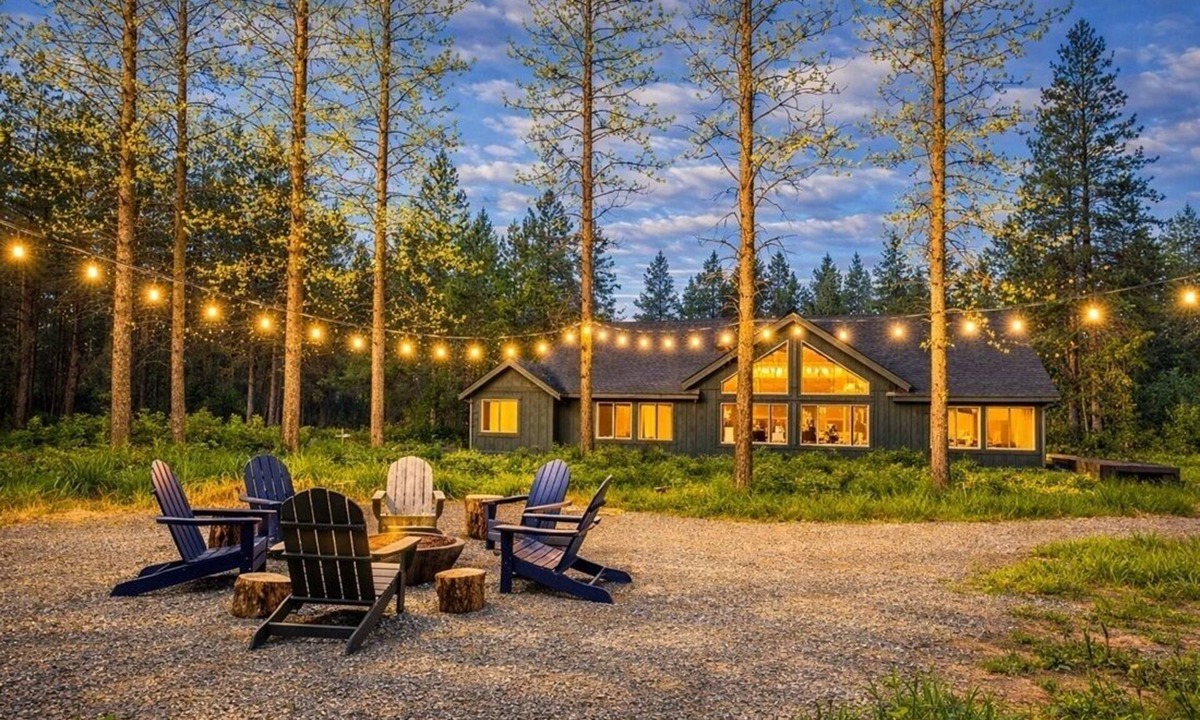 Cle Elum House | Pet-Friendly Retreat | Room to Play, Space to Relax + GameRm/Spa & 1PM In/Out