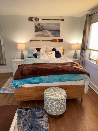 Edgecomb Apartment | Pet friendly waterfront condo
