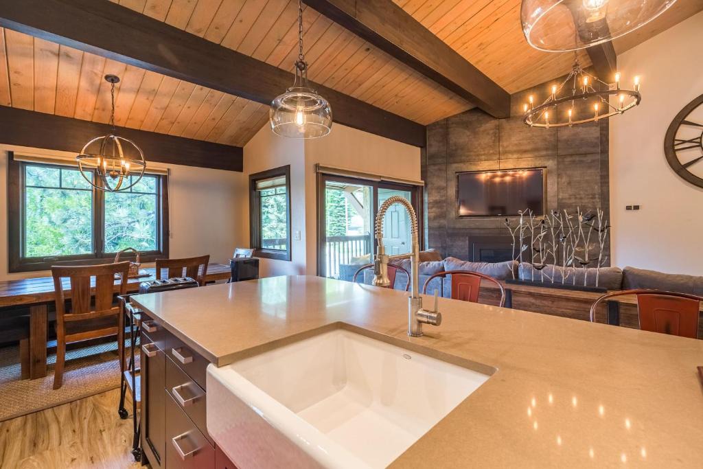 Steamboat Springs Hotel | Phoenix 112