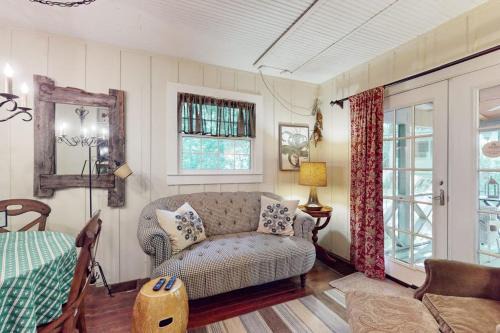Black Mountain House | Pine Retreat Cottage