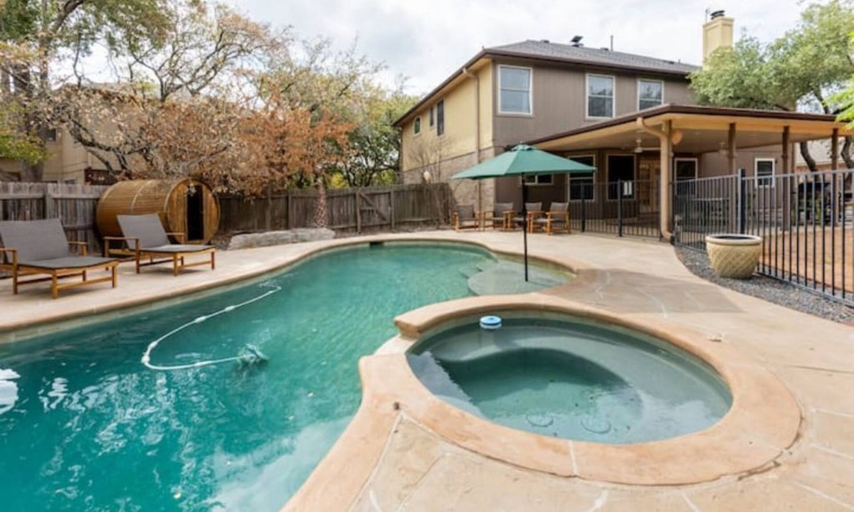 Deer Park At Maple Run House | Pool-Hot Tub-Putting Green-Arcade-Oasis