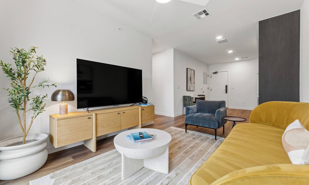 South Lamar Apartment | Pool + Rooftop | 1BDR Suite w/Balcony | The Code