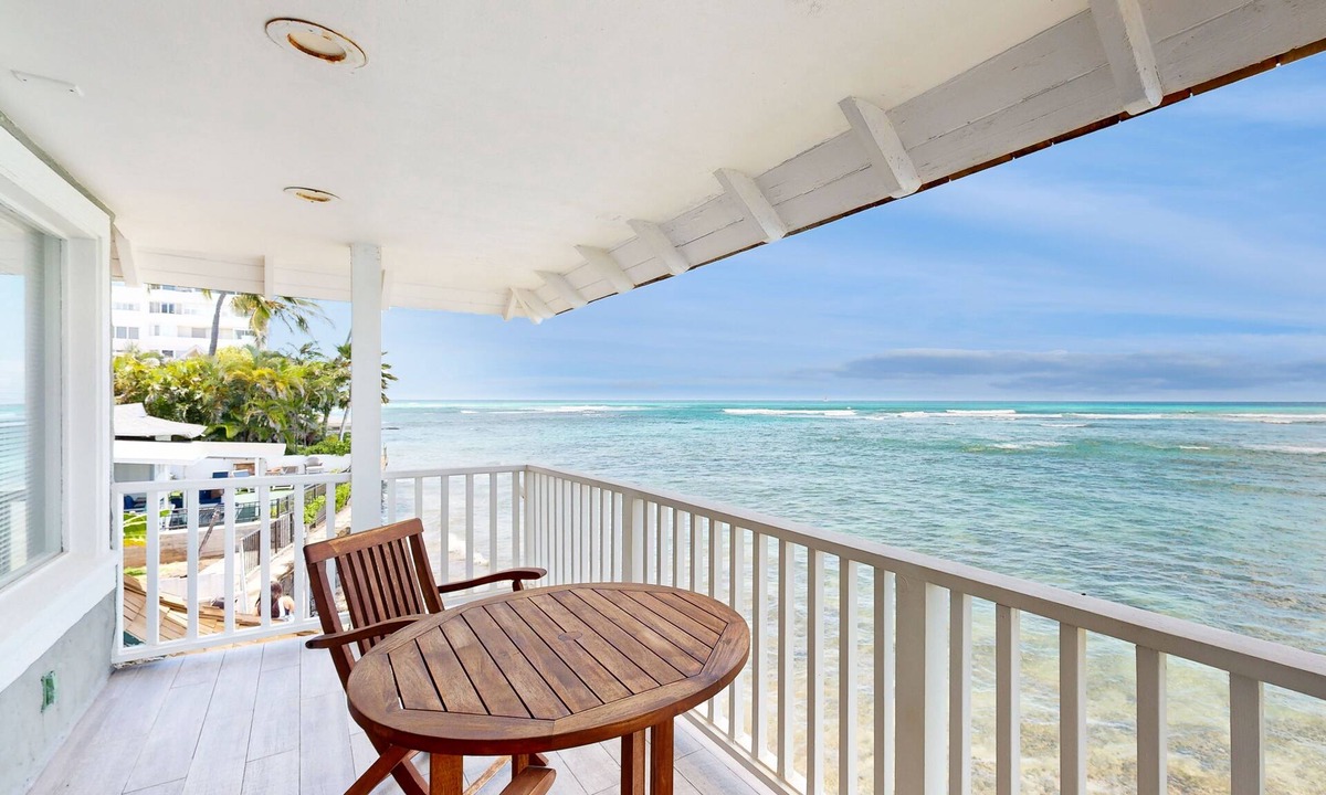 Diamond Head - Kapahulu - St. Louis House | Posh, beachfront gingerbread home with 3 lanais- walk to parks, dining, tennis